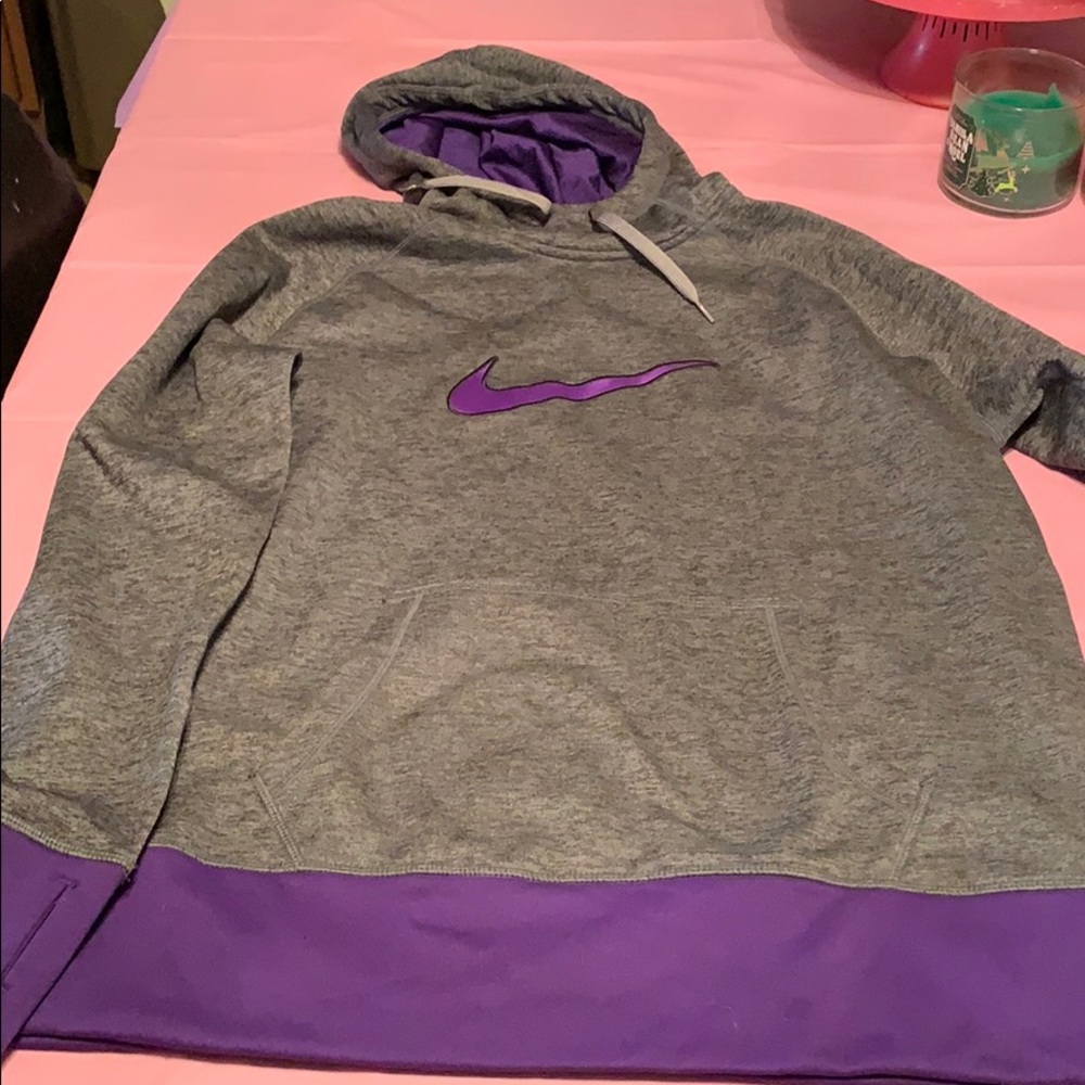 Women’s Nike sweatshirt